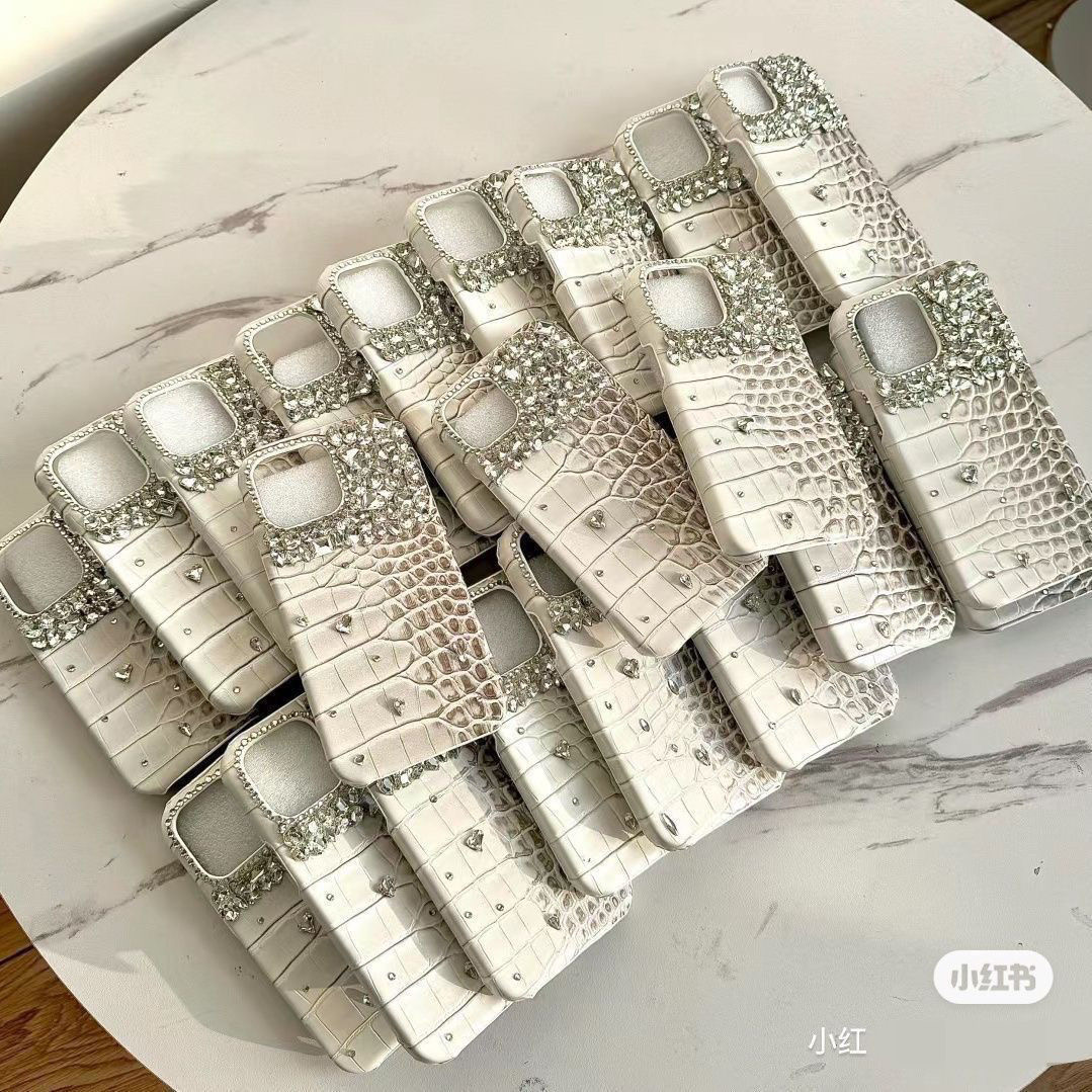 Phone Cases Australia - Handyhülle aus Krokodilleder mit Diamanten, geeignet